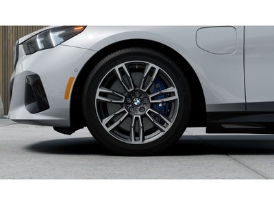 2027 BMW 550e Base