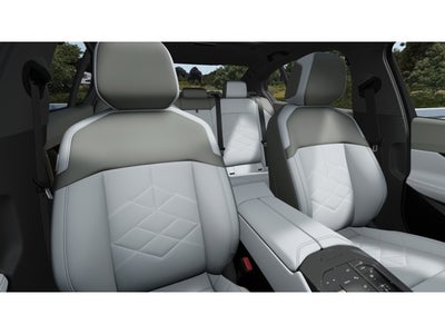2027 BMW 550e Base