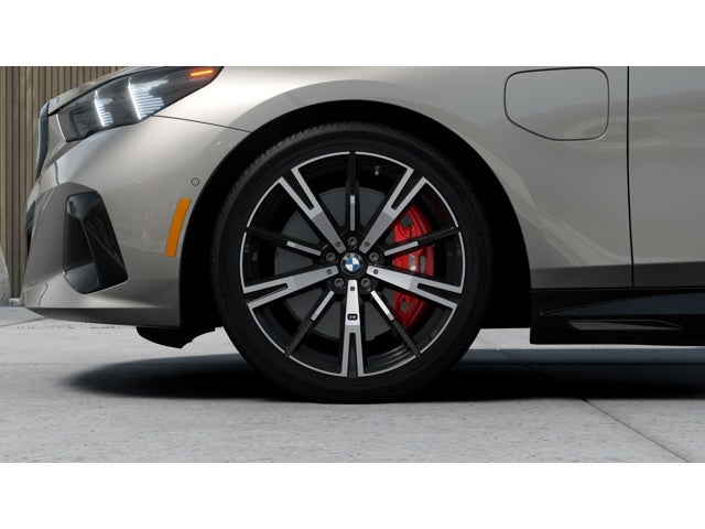2027 BMW 550e Base