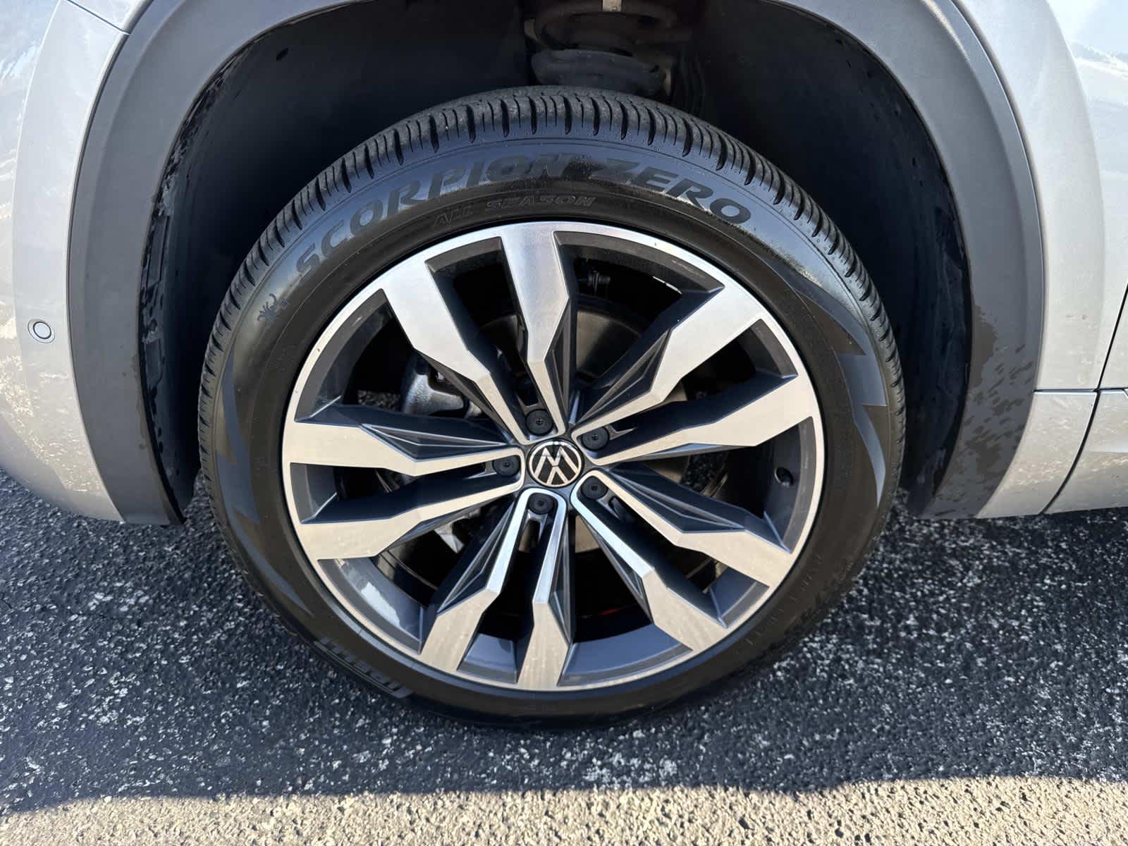 2022 Volkswagen Atlas Cross Sport 3.6L V6 SEL Premium R-Line