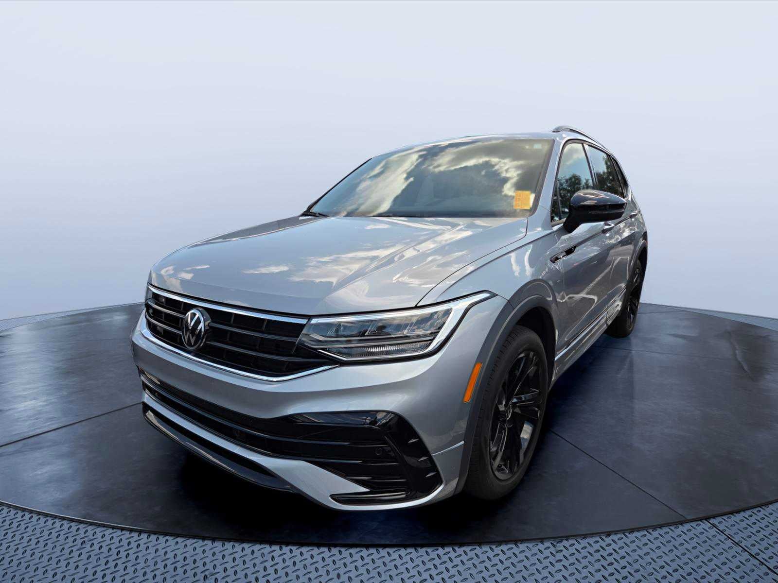 2024 Volkswagen Tiguan SE R-Line Black