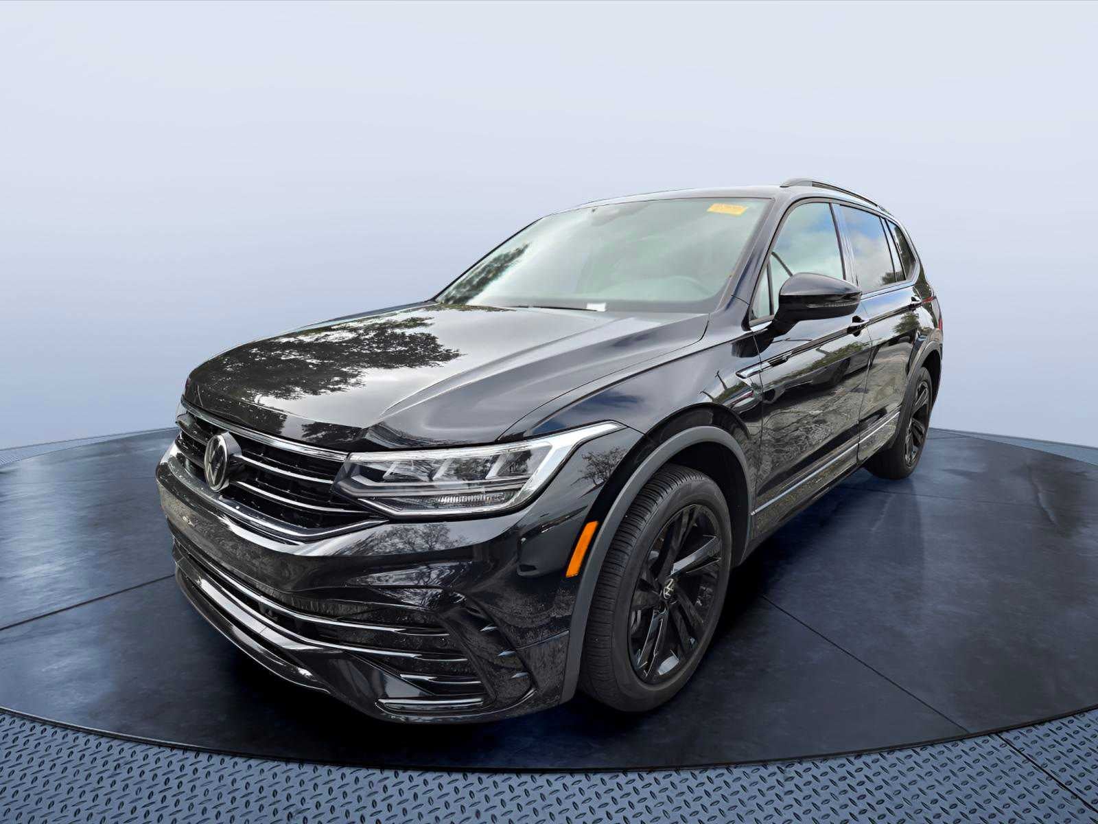 2023 Volkswagen Tiguan SE R-Line Black