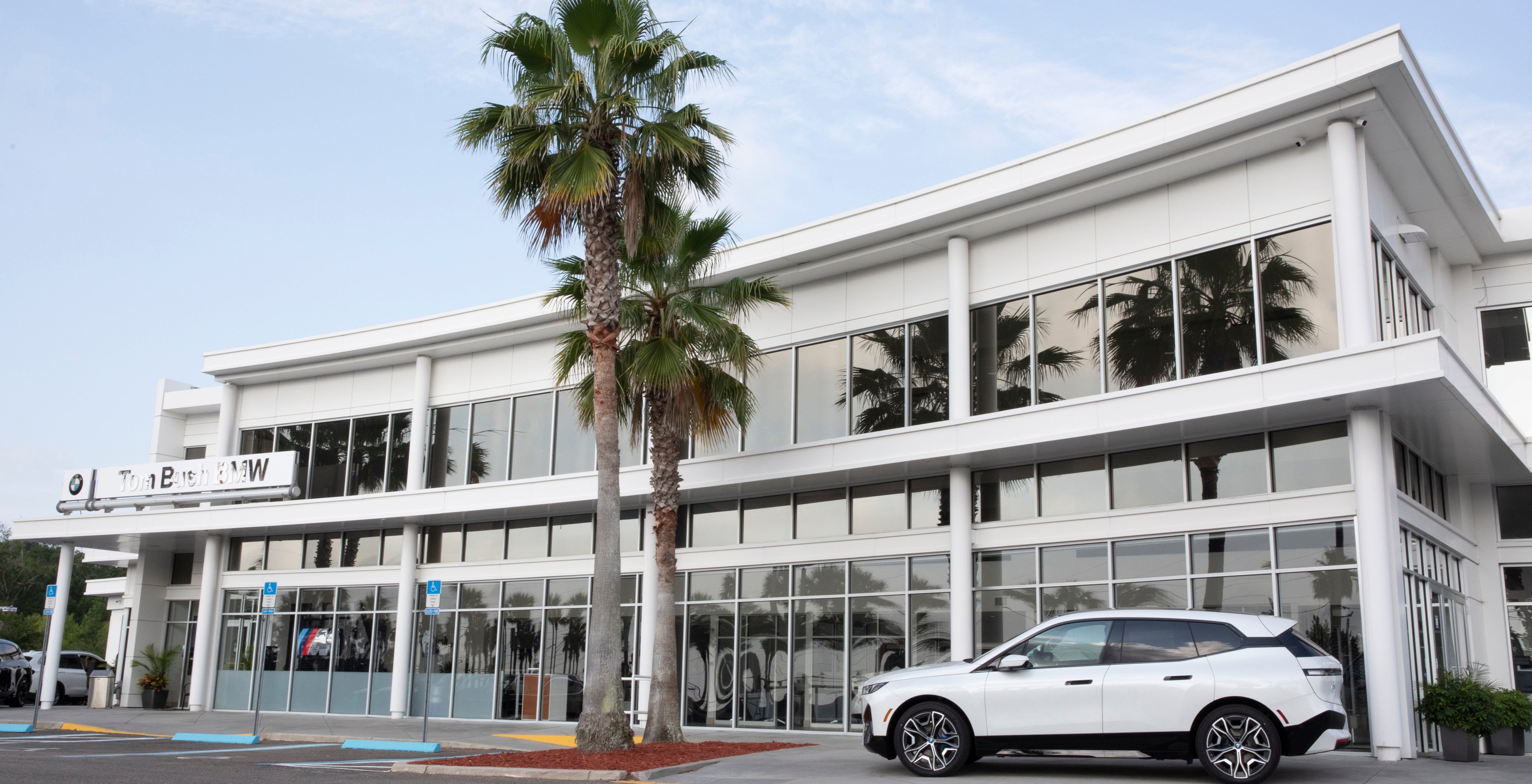 Tom Bush BMW OP storefront